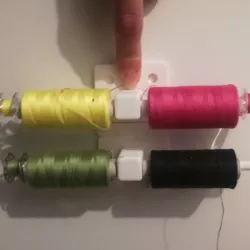 Custom bobbin holder