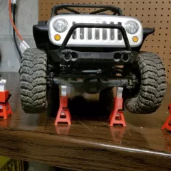 Functioning 1/10 Scale RC Jack Stand