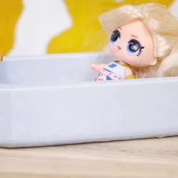 $5.00Modern Dollhouse Bath