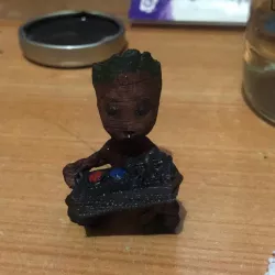Groot Don't push this button