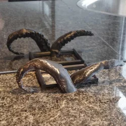 Kraken cutting board holder
