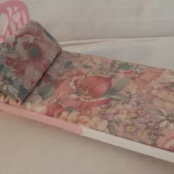 Mountable Barbie size bed for dolls