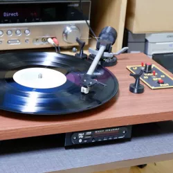 Record Player Turntable Direct-Drive using TMC2209 Stepper motor.