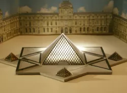 pyramid of the louvre