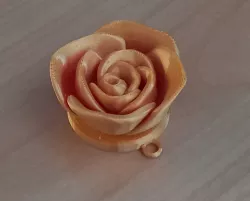 Keychain in the shape of a rose