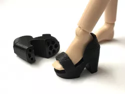 2 MODELS OF BARBIE DOLL SHOES