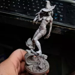 Anita the Young Witch 32mm and 75mm pre-supported