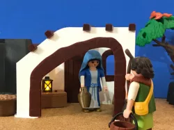 CRIB HOUSE WITH BEAMS MINIATURE SCALE PLAYMOBIL FIGURES