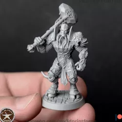 Draenei Paladin with a Mace