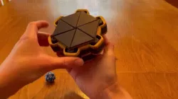 Mechanical Spinning Top Dice Box