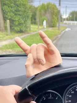 ROCK 'N' ROLL SALUTE - HAND HORNS - RING HOLDER