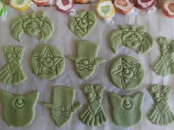 5 Sailor Moon cookie cutters
