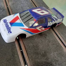 Iso chassis for Ford Taurus black windows Scalextric