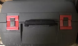 Case latch