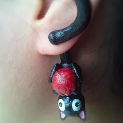 Cat earrings hanging from the tail