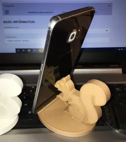 Smartphone stand squirrel
