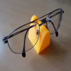 Stand for glasses/spectacles (OpenSCAD design)