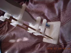 Toothbrush - (Crest SpinBrush)  Holder / Stand