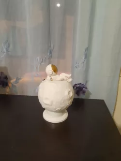 astronaut lamp lying down