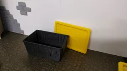 Box 27 Gallon Diorama Garage Crawler 1/10