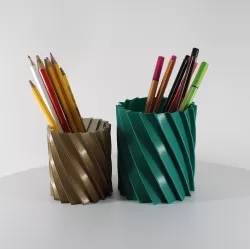 Pencil holder with a twist, Vase Mode & Shelled Version