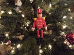 Pre-assembled mechanical pull chain toy soldier