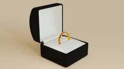 Gold Ring with Ruby Stone and Box - Anel de Ouro e Rubi 3D model