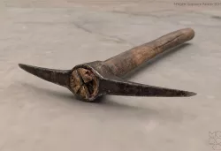 Old Steel Pickaxe 3d Model Low-poly 3D model