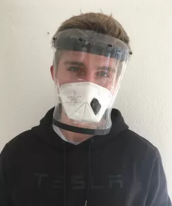 3D-Printed FACE SHIELD/MASK with a PET-Bottle | QiTech