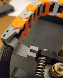 Ender 3 Chain Link Screwless Extruder Clip