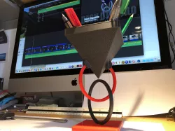 Floating Desk Utensilo