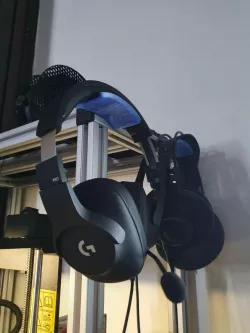 Headphone Holders for 3030 Extrusions