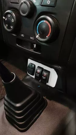 Isuzu Dmax bottom center piece 