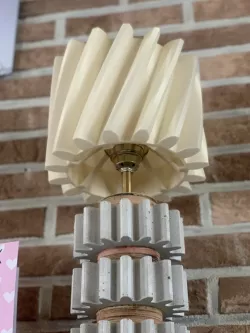Lamp shade gear