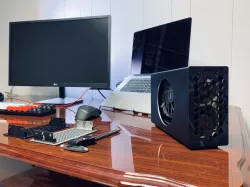 Akitio Thunder 2, 3 EGPU "High Air Flow" front cover