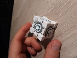 Aperture Science Cubes (Portal)