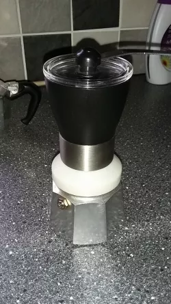 Coffee-grinder to moka-base adapter