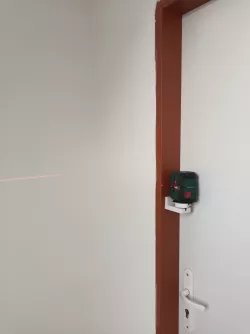CZ: Magnetický držák pro křížový laser EN: Magnetic holder for cross laser