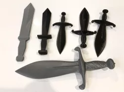Fantasy short swords or daggers - low res to high res