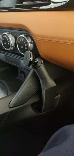 Fiat/Abarth 124 Spider / Mazda Mx-5 Magnetic Smartphone Holder for Cupholder Plug