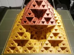 Fractal pyramid / tetrahedron