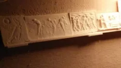 Frieze Holder