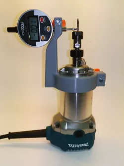 Makita RT0700 runout measuring fixture