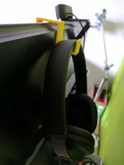 Samsung display headphone hook