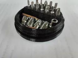 Screwdriver bits tray with screw-on cover