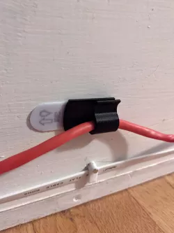 3M Command Strip: Light Clip