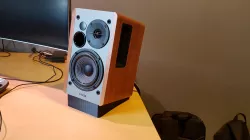 Bookshelf speaker stand (Edifier R1280T)