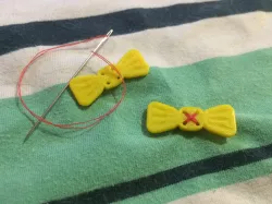 Button bow
