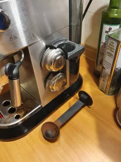 Coffee machine accessories organizer