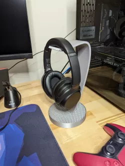Elegant Headphone Stand